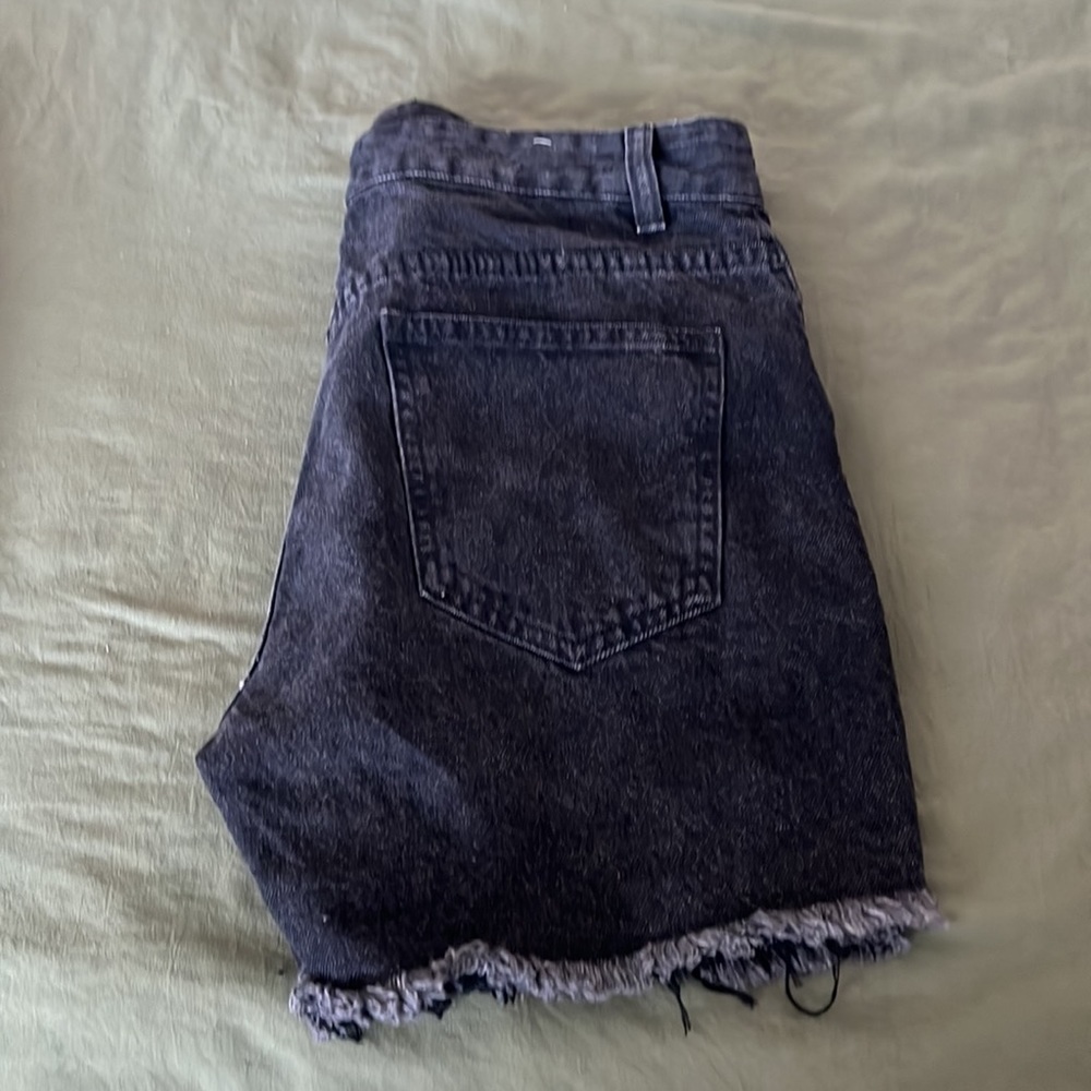 High Rise Ripped shorts - Picture 5 of 8